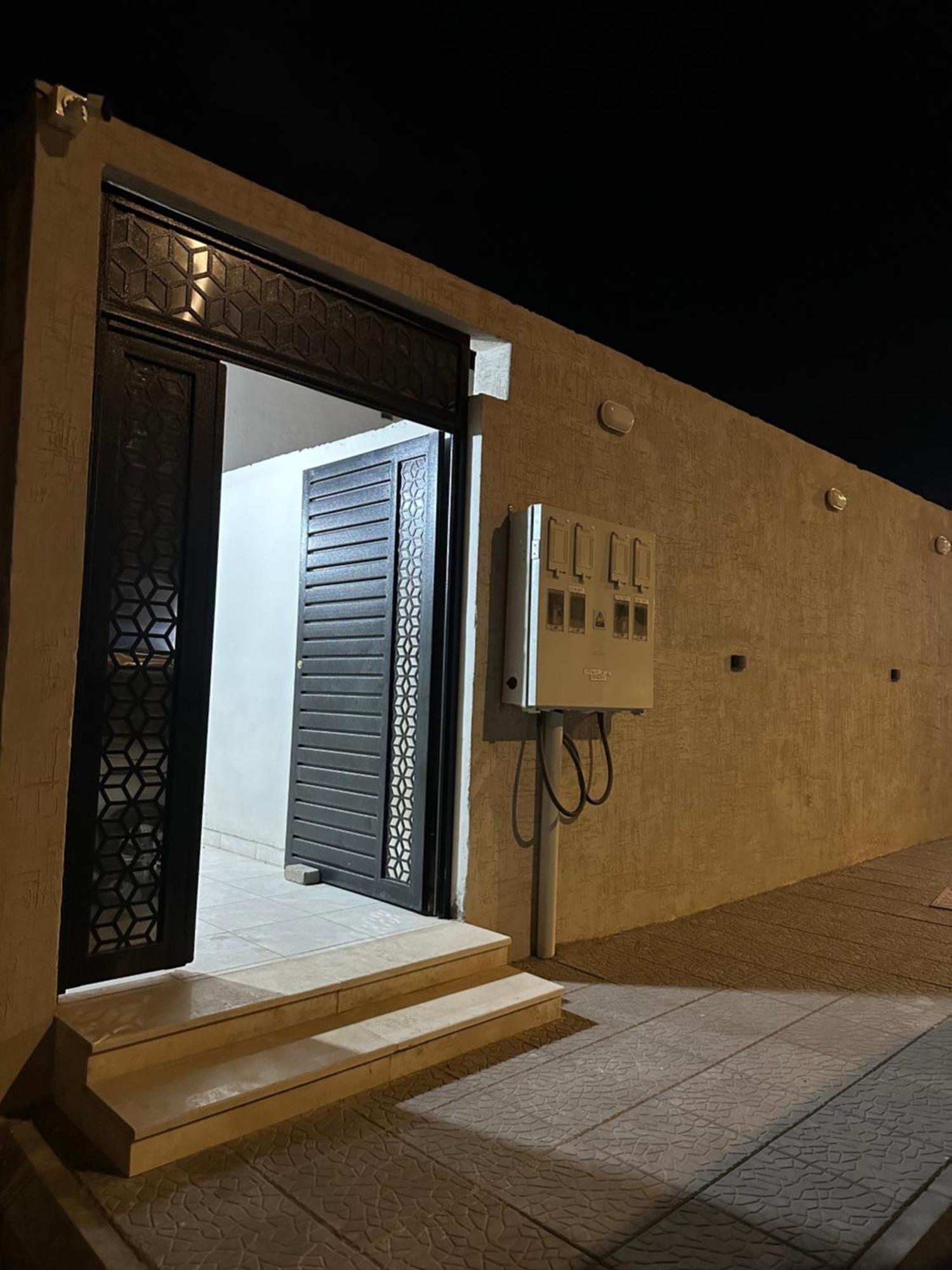 الحمراء الفاخرة 8 Abyar 'Ali
